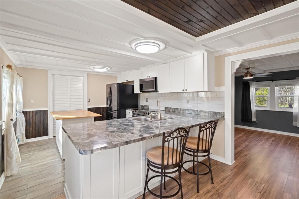 For Sale: $600,000 (2 beds, 2 baths, 1152 Square Feet)