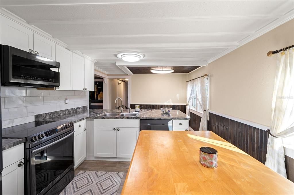 For Sale: $600,000 (2 beds, 2 baths, 1152 Square Feet)