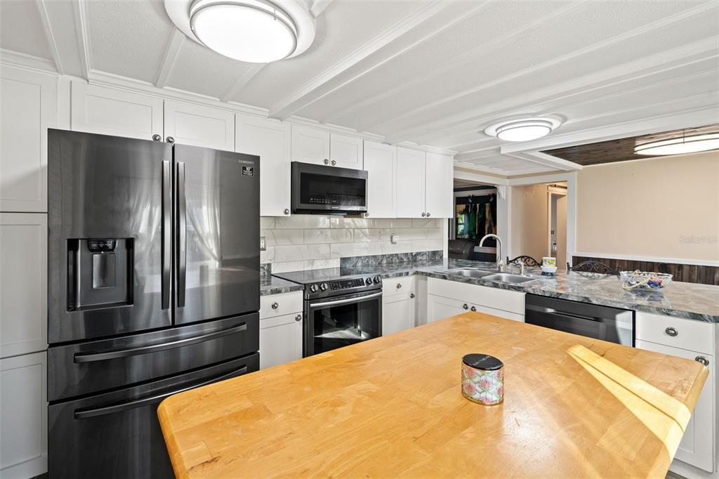 For Sale: $600,000 (2 beds, 2 baths, 1152 Square Feet)