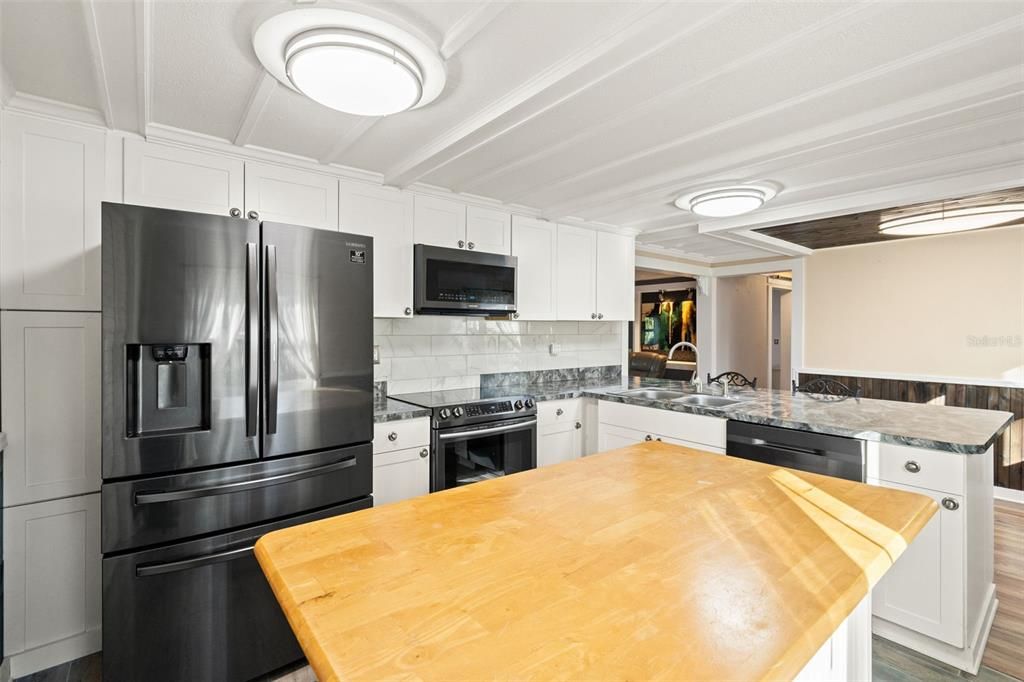 For Sale: $600,000 (2 beds, 2 baths, 1152 Square Feet)