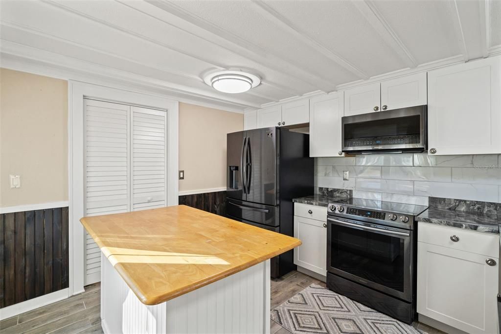 For Sale: $600,000 (2 beds, 2 baths, 1152 Square Feet)