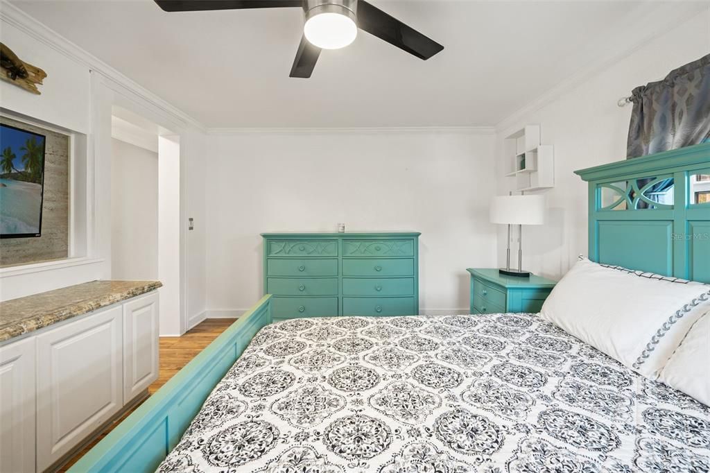 For Sale: $600,000 (2 beds, 2 baths, 1152 Square Feet)