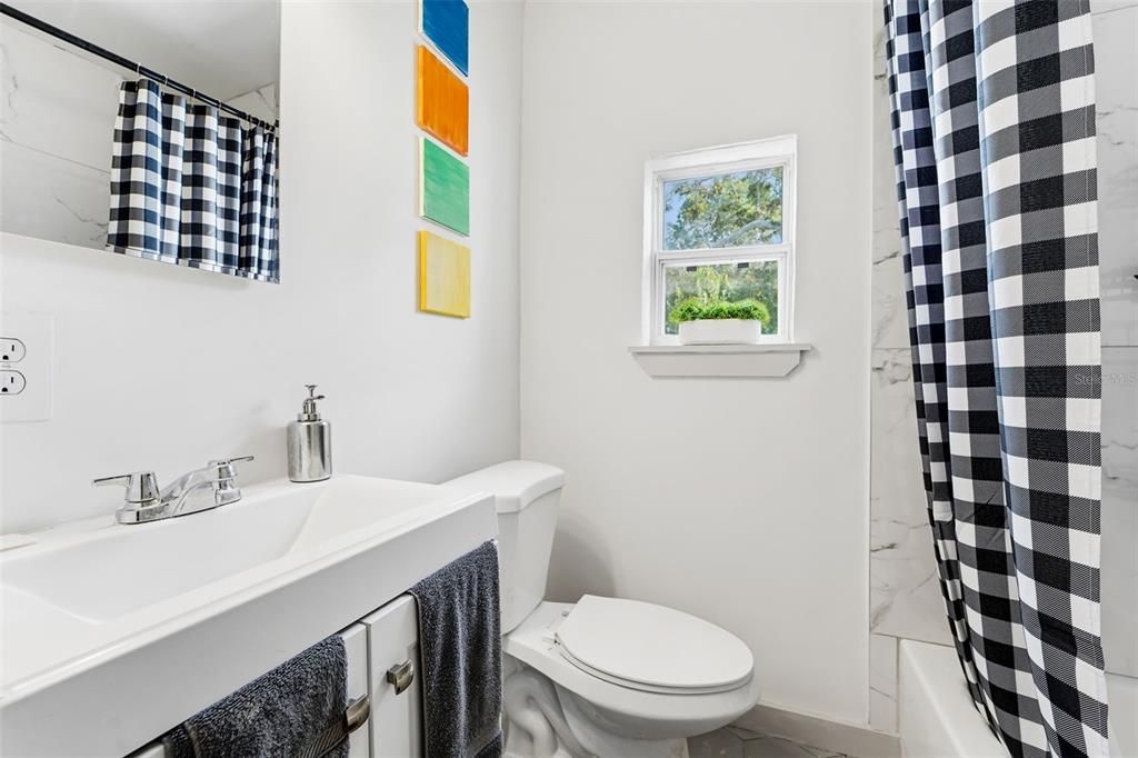 For Sale: $315,000 (3 beds, 1 baths, 894 Square Feet)