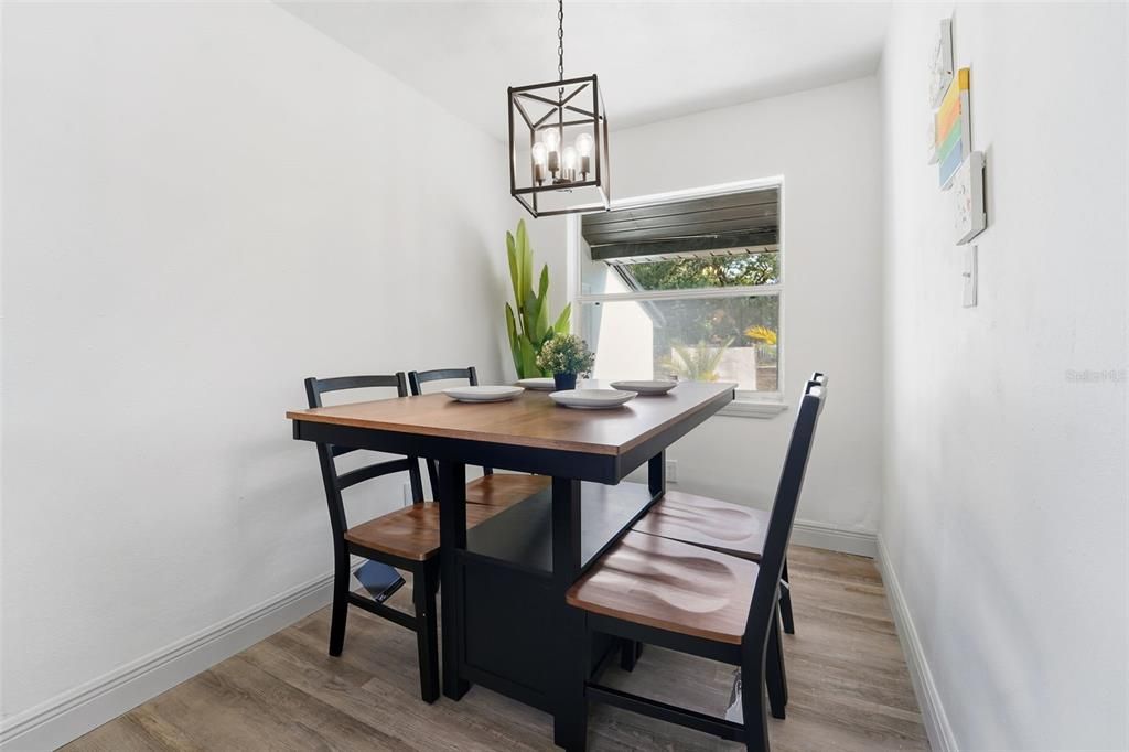 For Sale: $315,000 (3 beds, 1 baths, 894 Square Feet)