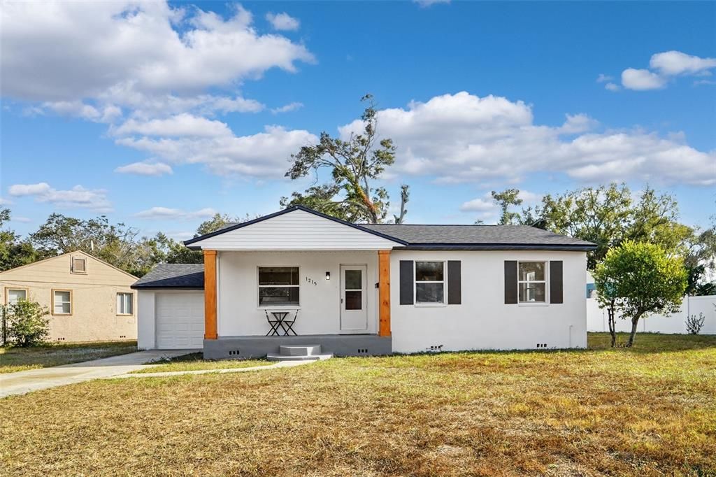 For Sale: $315,000 (3 beds, 1 baths, 894 Square Feet)