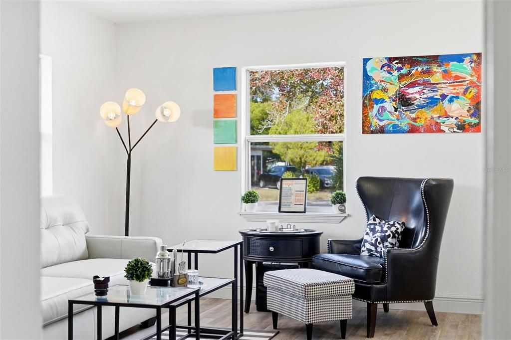 For Sale: $315,000 (3 beds, 1 baths, 894 Square Feet)