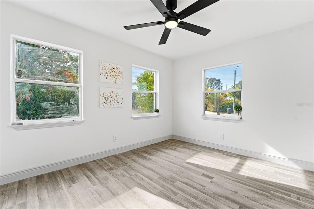 For Sale: $315,000 (3 beds, 1 baths, 894 Square Feet)