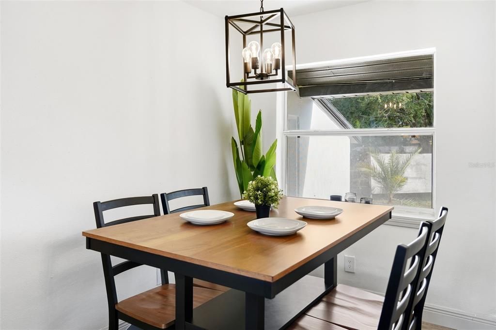 For Sale: $315,000 (3 beds, 1 baths, 894 Square Feet)