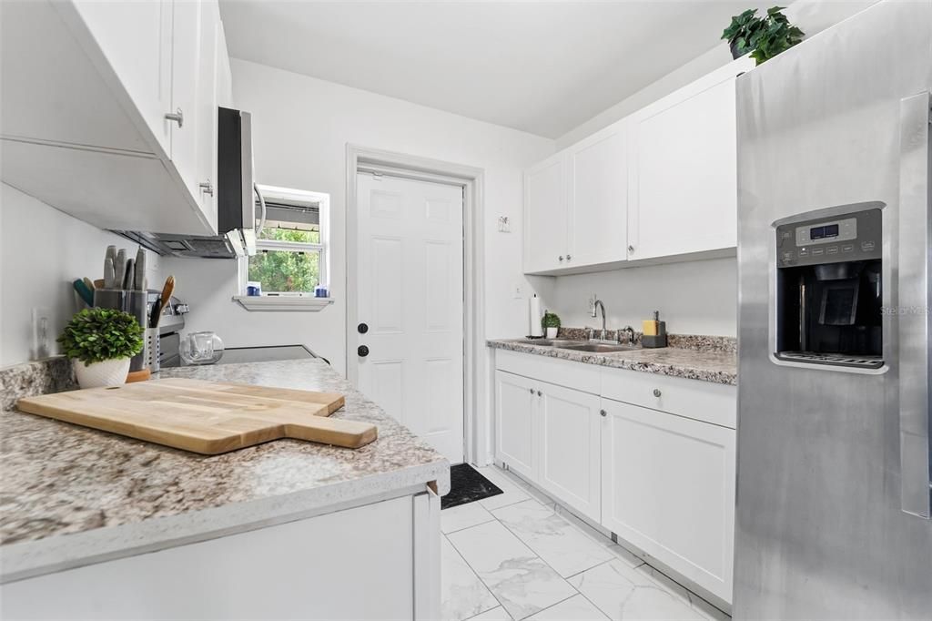 For Sale: $315,000 (3 beds, 1 baths, 894 Square Feet)