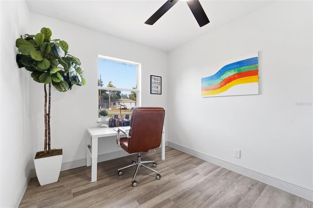 For Sale: $315,000 (3 beds, 1 baths, 894 Square Feet)