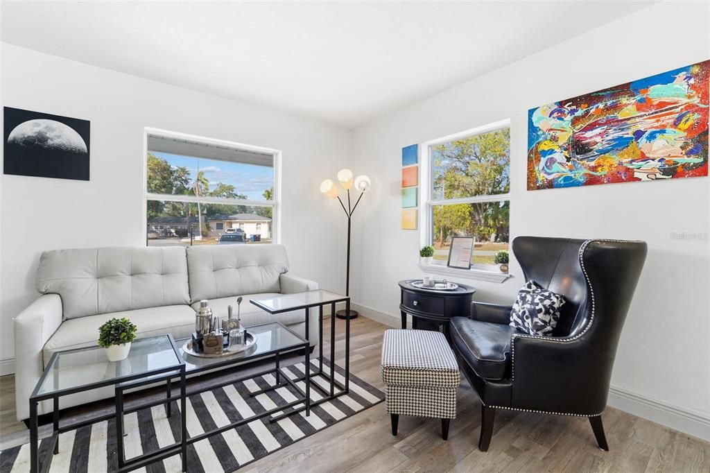 For Sale: $315,000 (3 beds, 1 baths, 894 Square Feet)