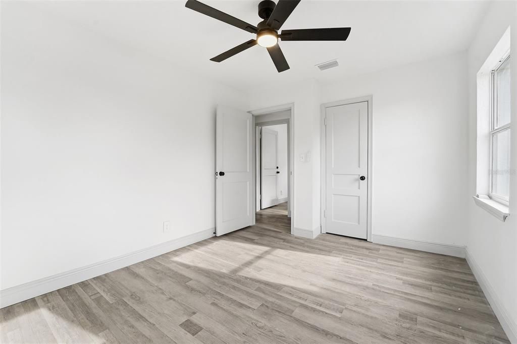 For Sale: $315,000 (3 beds, 1 baths, 894 Square Feet)