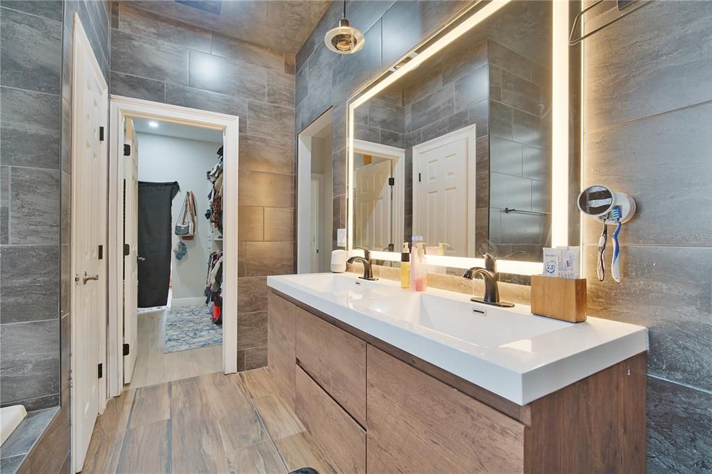 For Rent: $3,550 (4 beds, 3 baths, 2078 Square Feet)