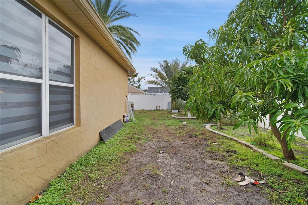 For Rent: $3,550 (4 beds, 3 baths, 2078 Square Feet)