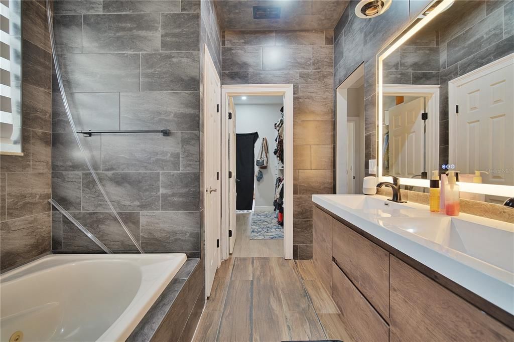 For Rent: $3,550 (4 beds, 3 baths, 2078 Square Feet)