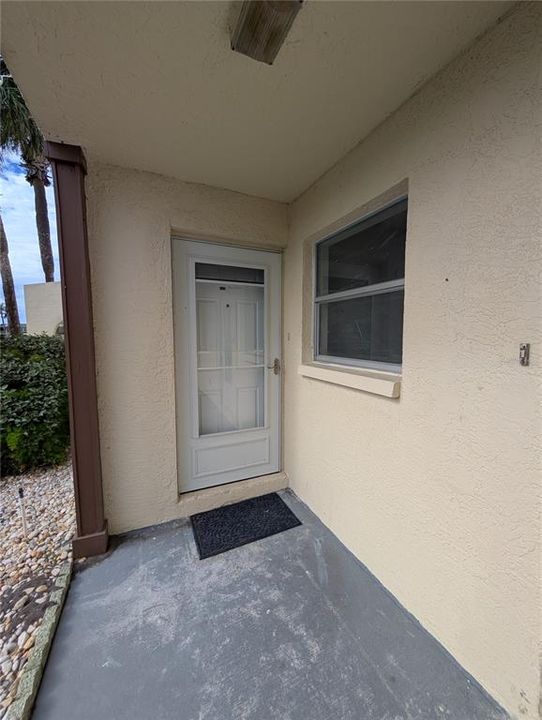 出租: $1,350 (2 贝兹, 1 浴室, 990 平方英尺)