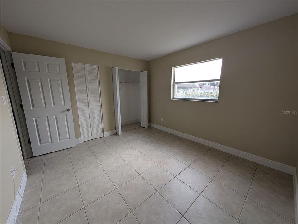 出租: $1,350 (2 贝兹, 1 浴室, 990 平方英尺)