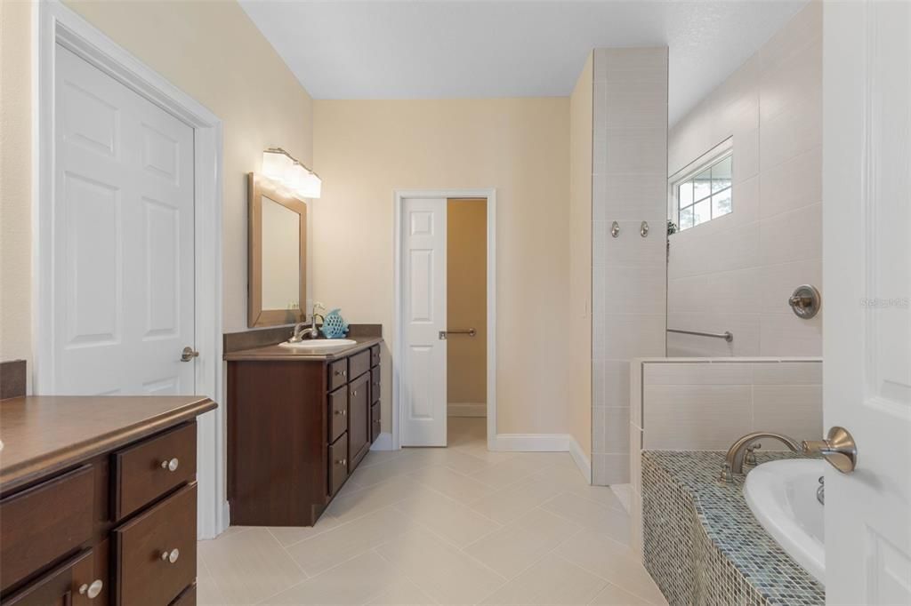 For Sale: $718,000 (4 beds, 2 baths, 2323 Square Feet)