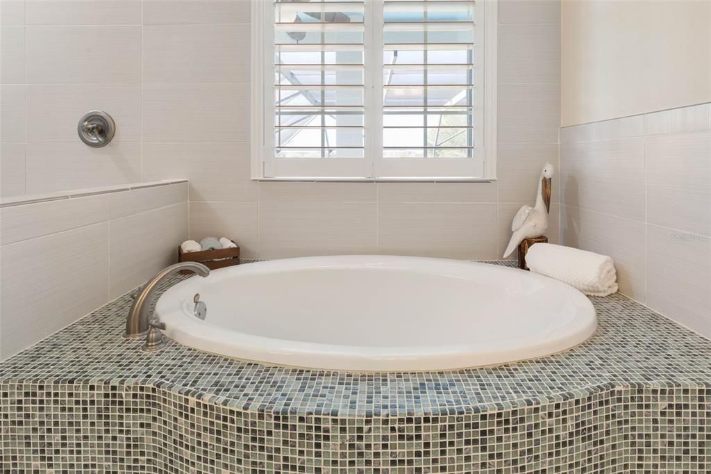 For Sale: $718,000 (4 beds, 2 baths, 2323 Square Feet)