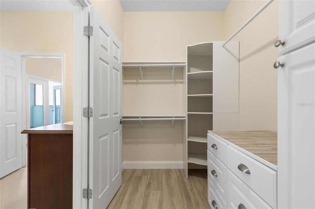 For Sale: $718,000 (4 beds, 2 baths, 2323 Square Feet)