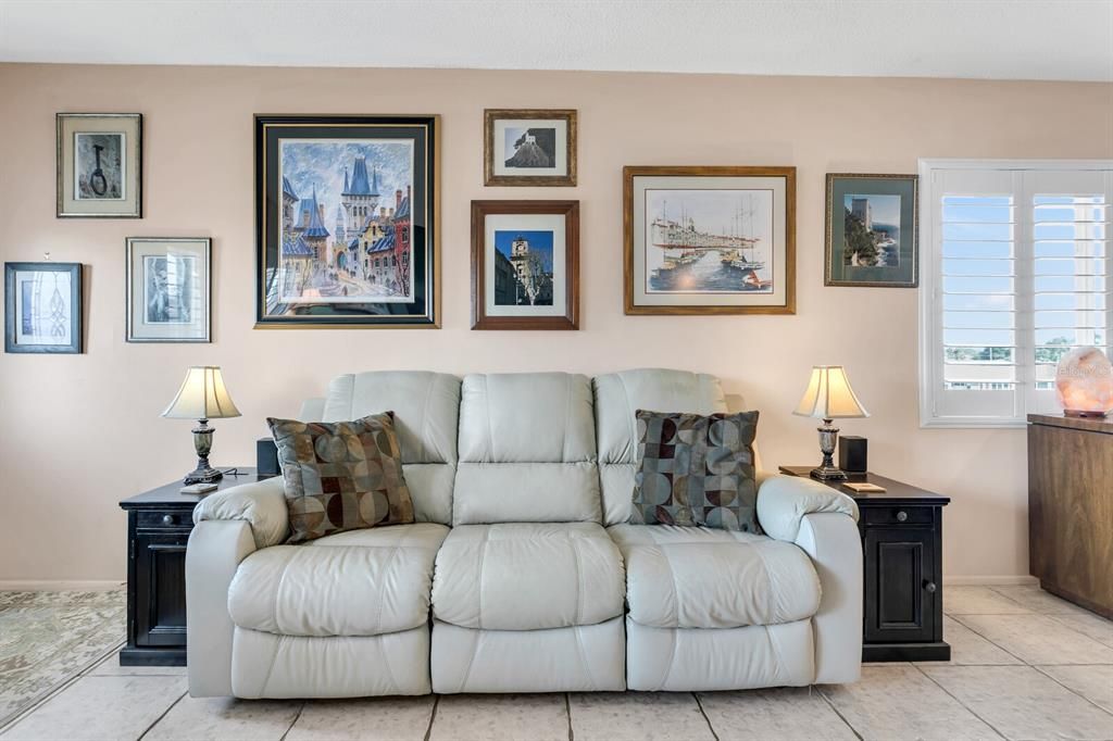 На продажу: $165,000 (2 спален, 2 ванн, 1100 Квадратных фут)