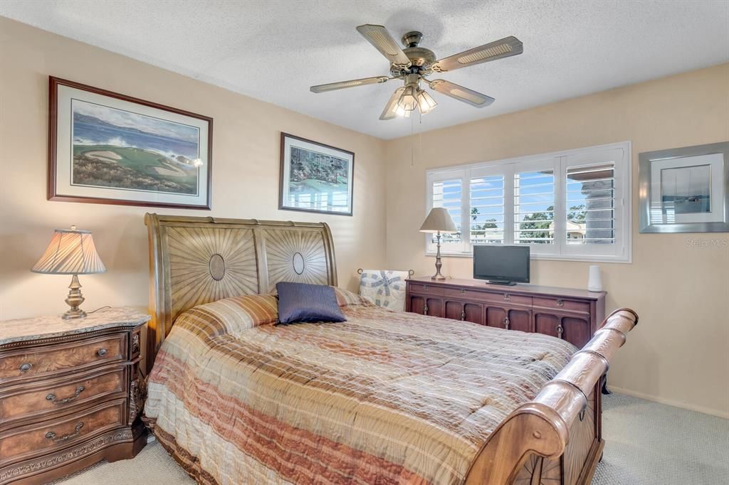 На продажу: $165,000 (2 спален, 2 ванн, 1100 Квадратных фут)