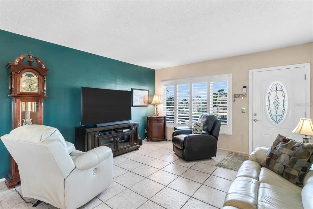 На продажу: $165,000 (2 спален, 2 ванн, 1100 Квадратных фут)