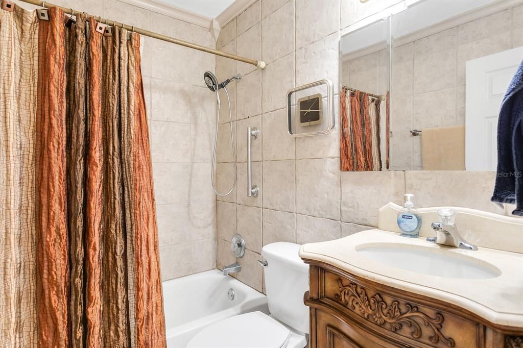 На продажу: $165,000 (2 спален, 2 ванн, 1100 Квадратных фут)