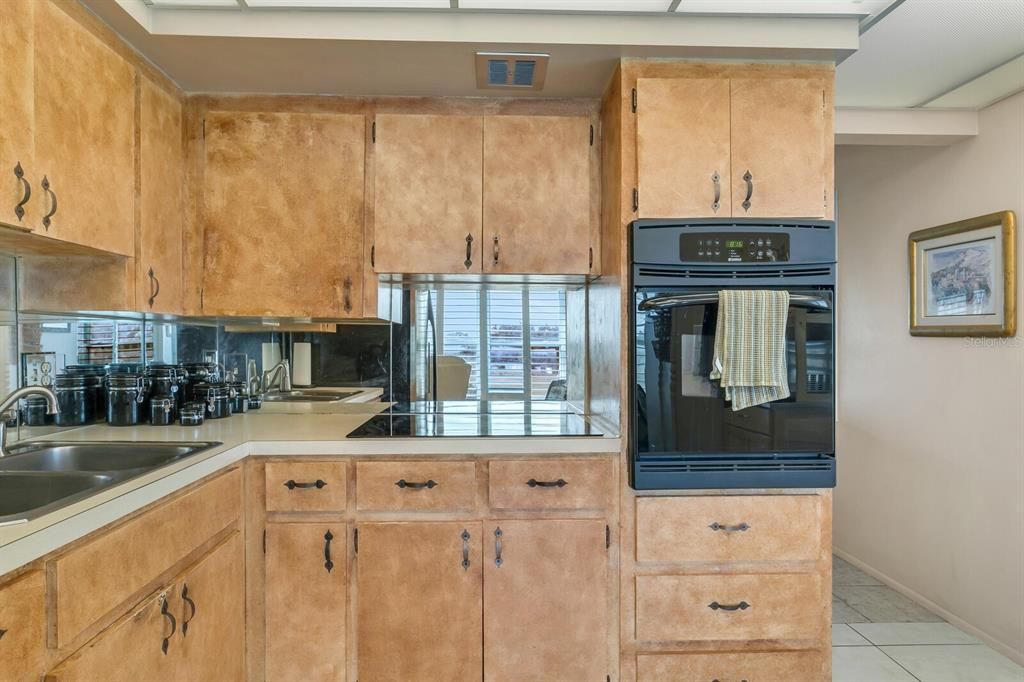 На продажу: $165,000 (2 спален, 2 ванн, 1100 Квадратных фут)