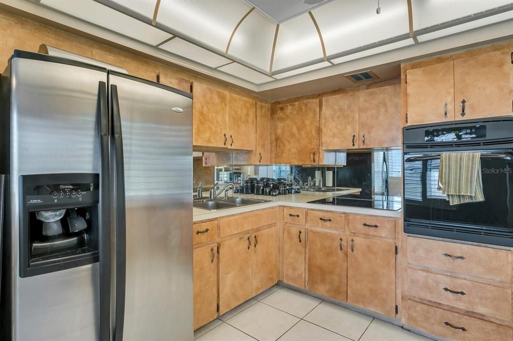 На продажу: $165,000 (2 спален, 2 ванн, 1100 Квадратных фут)