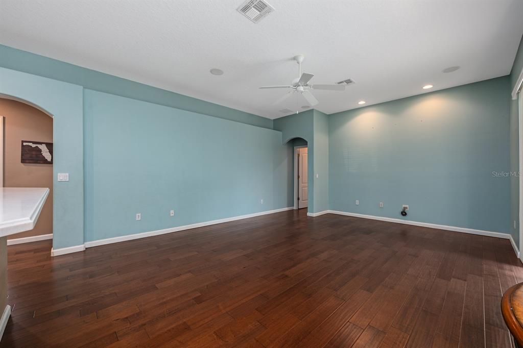 En Venta: $625,000 (4 camas, 3 baños, 3202 Pies cuadrados)