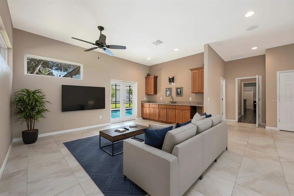 En Venta: $625,000 (4 camas, 3 baños, 3202 Pies cuadrados)