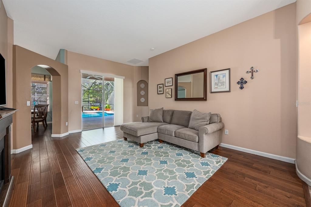 En Venta: $625,000 (4 camas, 3 baños, 3202 Pies cuadrados)