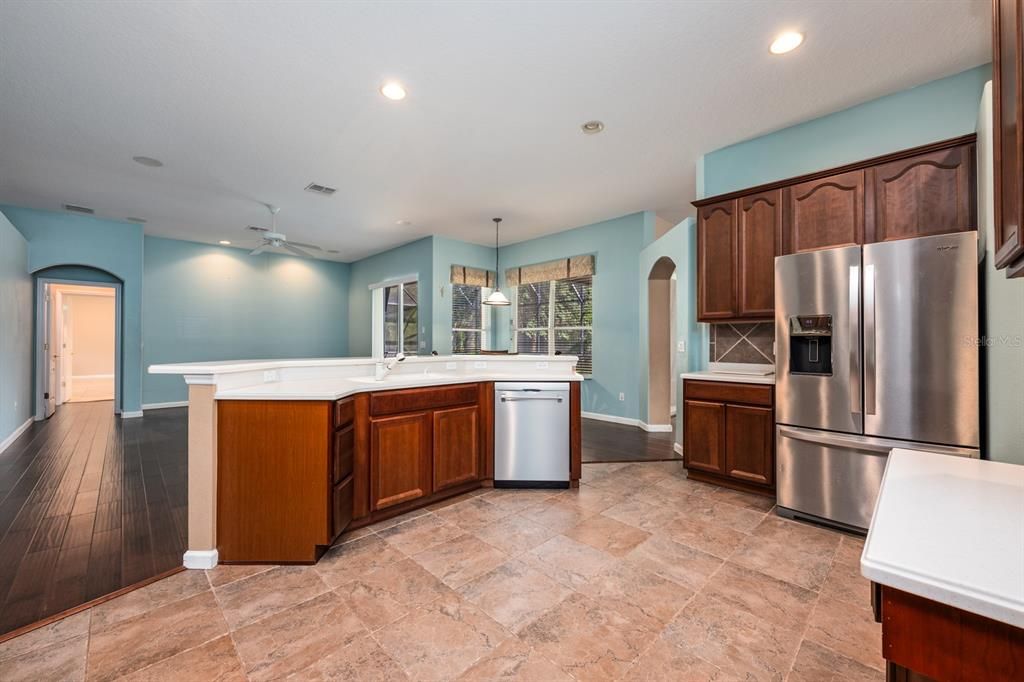 En Venta: $625,000 (4 camas, 3 baños, 3202 Pies cuadrados)