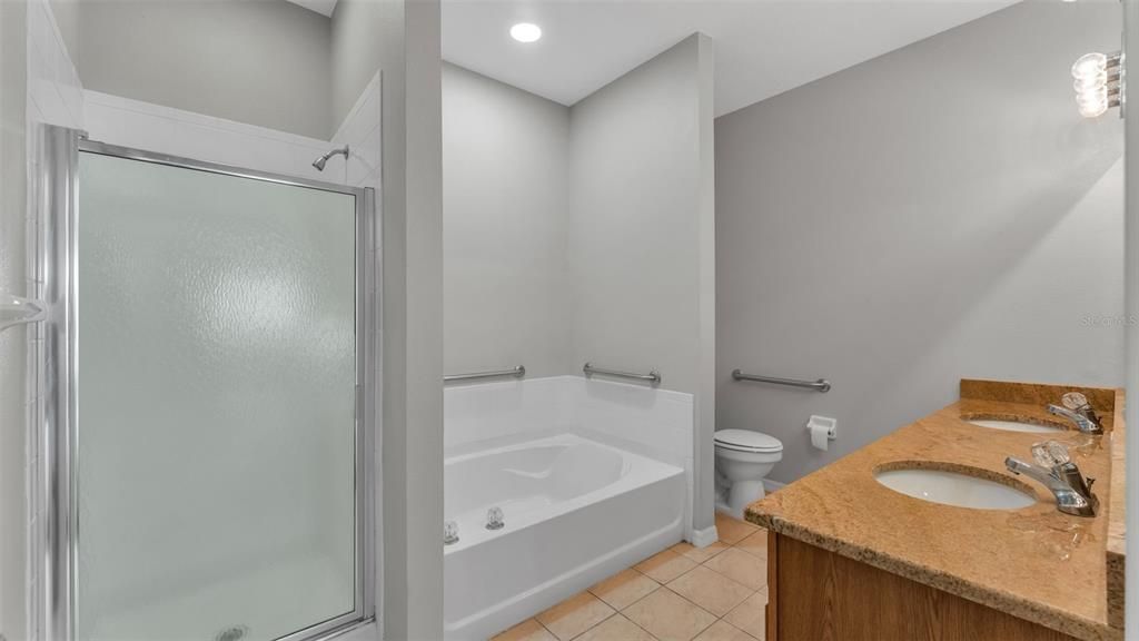 待售: $225,000 (3 贝兹, 2 浴室, 1323 平方英尺)