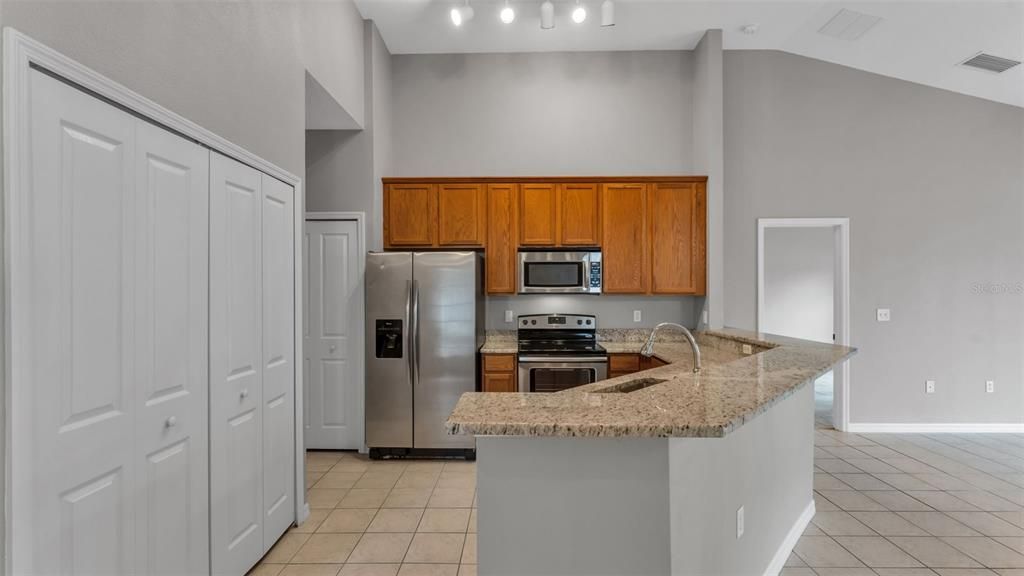 待售: $225,000 (3 贝兹, 2 浴室, 1323 平方英尺)