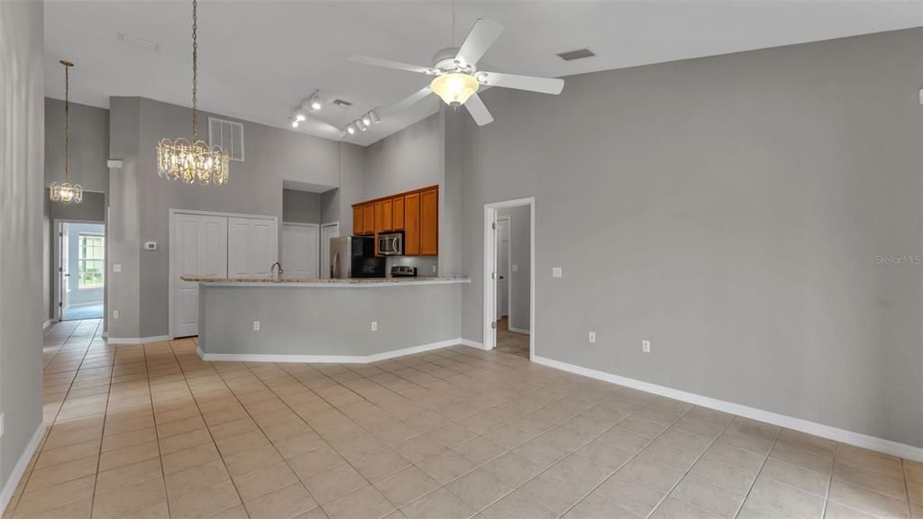 待售: $225,000 (3 贝兹, 2 浴室, 1323 平方英尺)