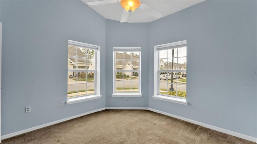 待售: $225,000 (3 贝兹, 2 浴室, 1323 平方英尺)