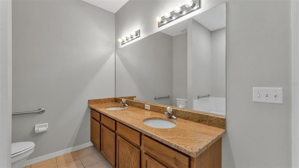 待售: $225,000 (3 贝兹, 2 浴室, 1323 平方英尺)