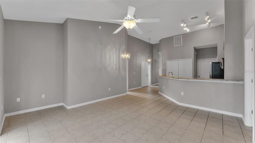 待售: $225,000 (3 贝兹, 2 浴室, 1323 平方英尺)