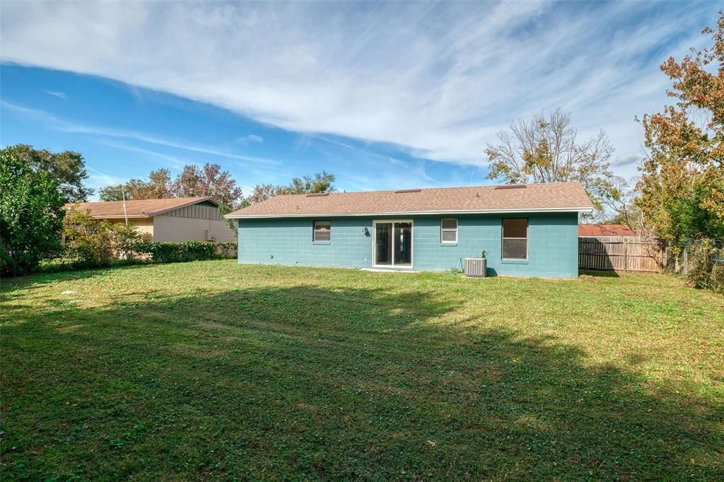 待售: $329,900 (4 贝兹, 2 浴室, 1365 平方英尺)