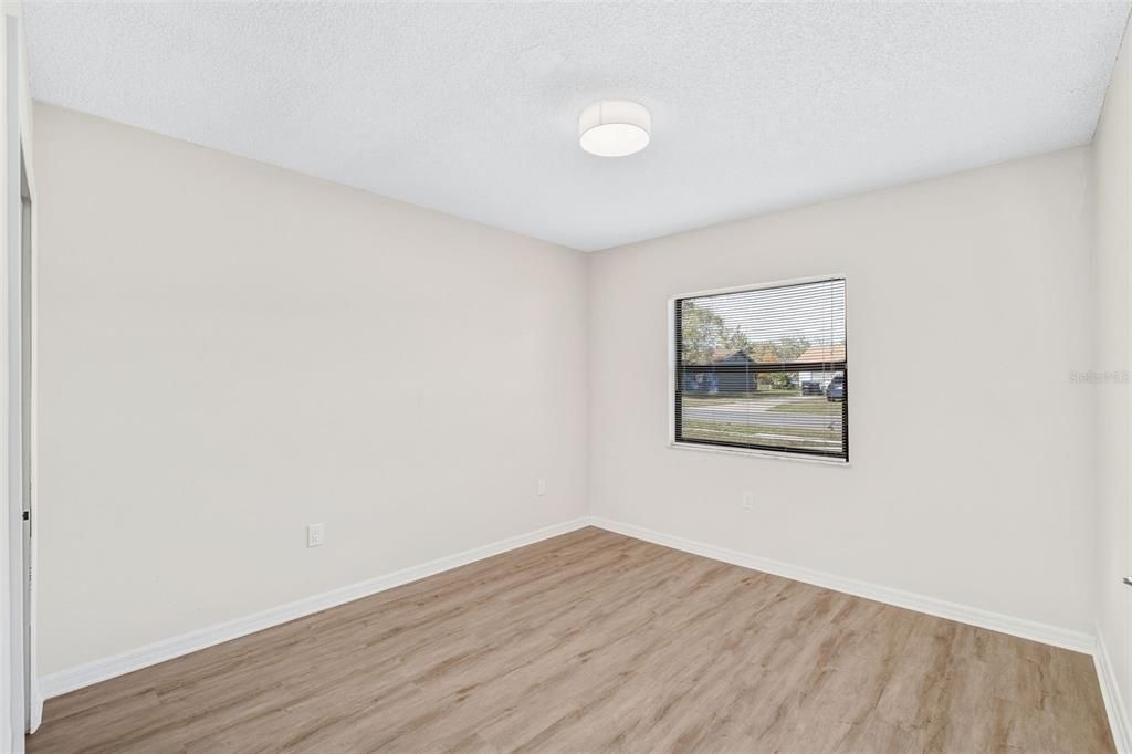 待售: $329,900 (4 贝兹, 2 浴室, 1365 平方英尺)