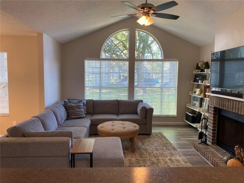 For Rent: $1,950 (3 beds, 2 baths, 1142 Square Feet)