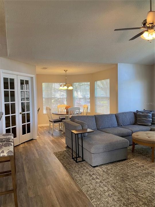 For Rent: $1,950 (3 beds, 2 baths, 1142 Square Feet)