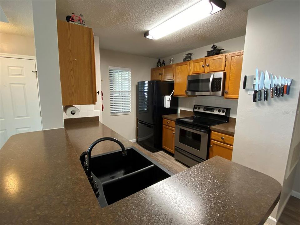 For Rent: $1,950 (3 beds, 2 baths, 1142 Square Feet)