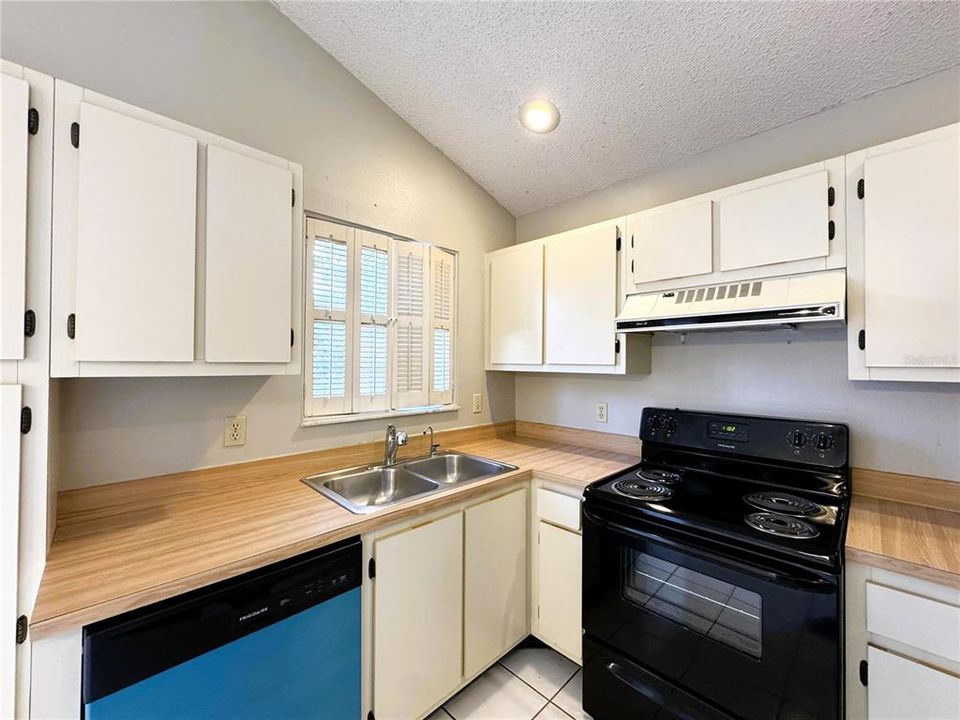 出租: $2,199 (3 贝兹, 2 浴室, 1216 平方英尺)