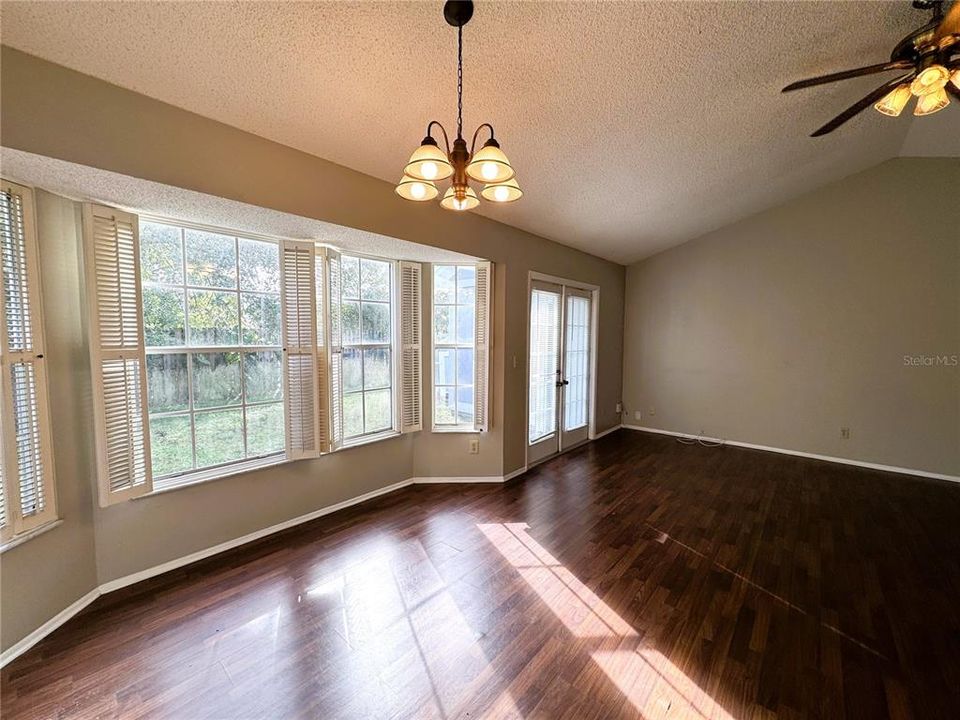 出租: $2,199 (3 贝兹, 2 浴室, 1216 平方英尺)