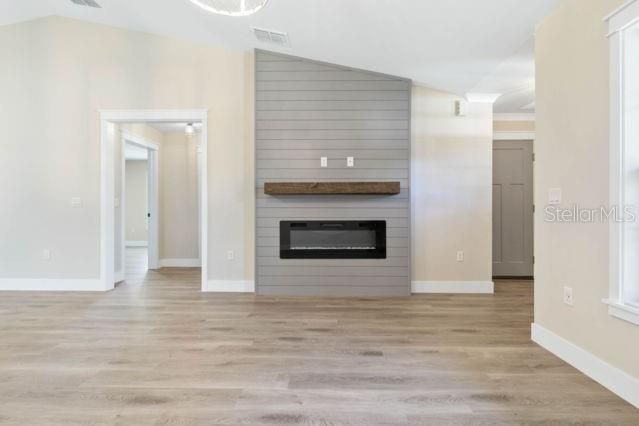 For Rent: $1,750 (3 beds, 2 baths, 1311 Square Feet)