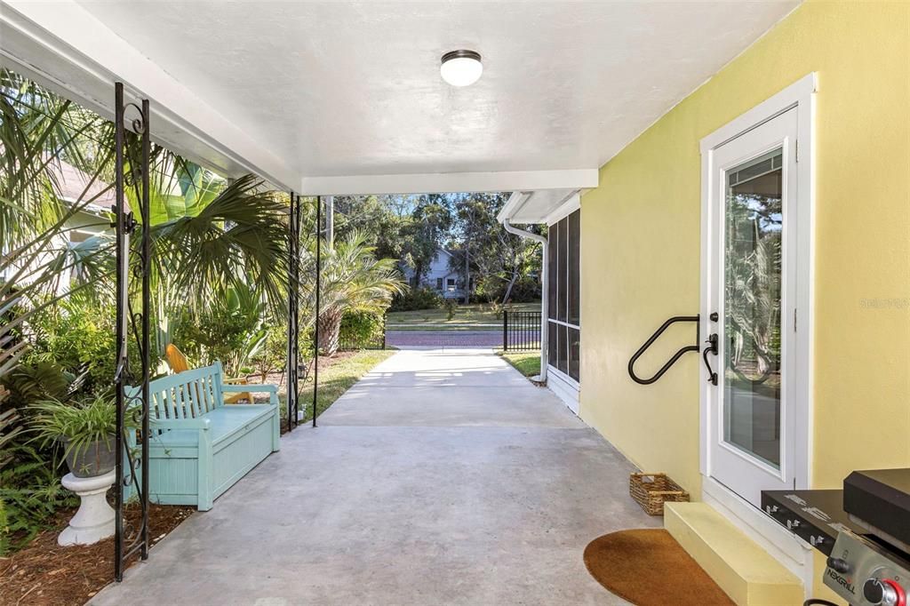 For Sale: $399,900 (2 beds, 1 baths, 936 Square Feet)