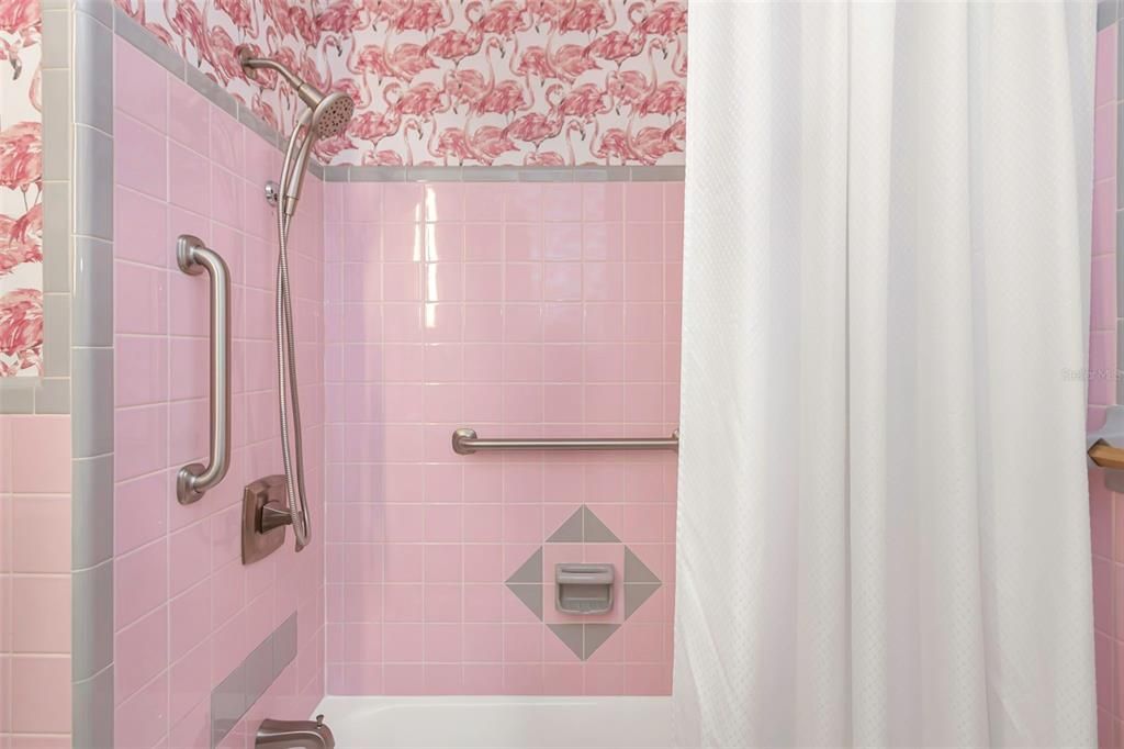 For Sale: $399,900 (2 beds, 1 baths, 936 Square Feet)